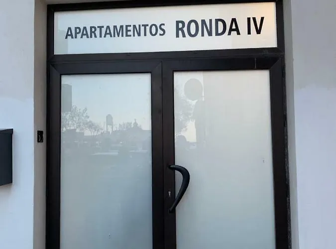 アパート R09 Edificio Ronda Iv フエンヒロラ